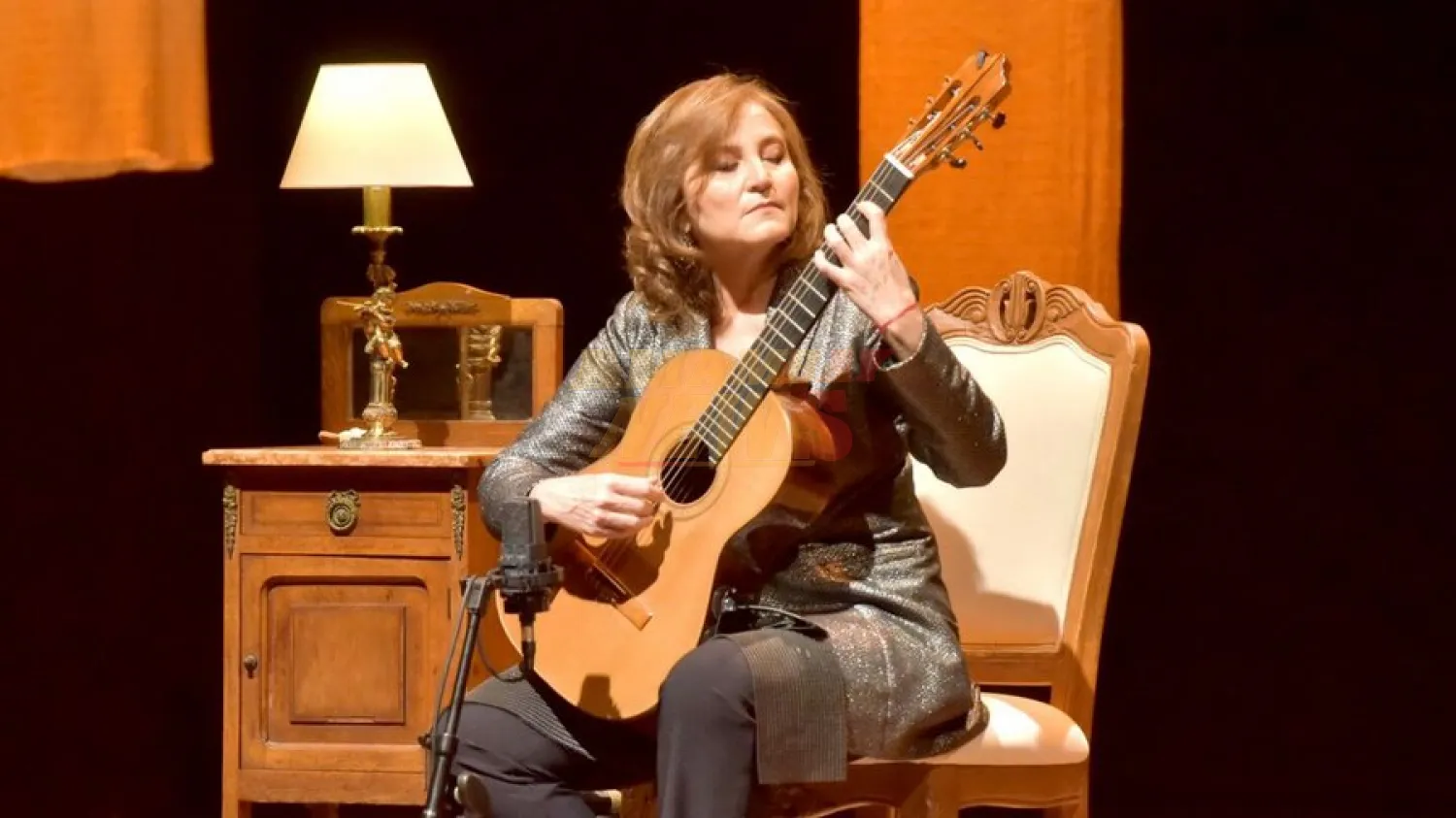 Medio británico destaca lucha de Berta Rojas contra cáncer de mama: “La guitarra fue parte esencial”