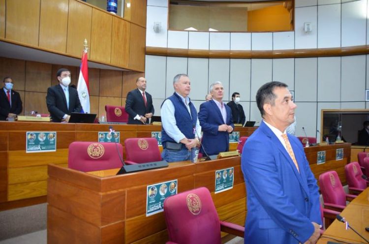 Senadores guardaron un minuto de silencio en recordación al asesinato de José Carlos Acevedo