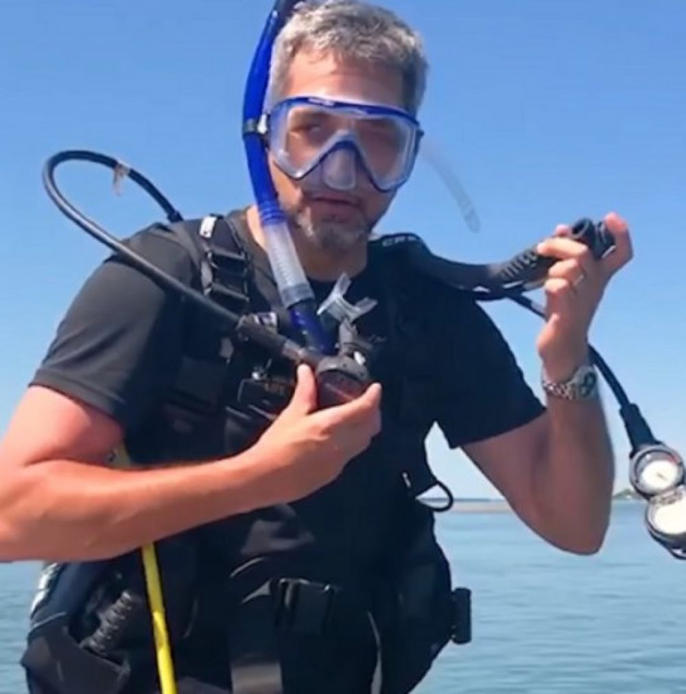 Marito destaca el turismo interno y enseña a bucear en el río Paraná