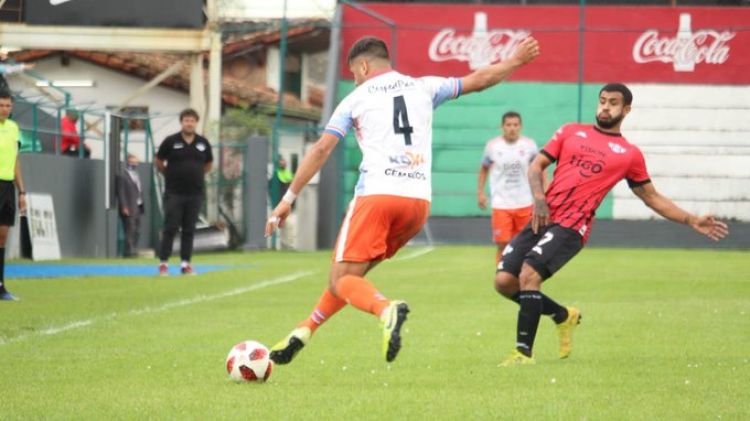 Primera B: 3 de Noviembre se salvó, pero descendieron Pilcomayo y "12"