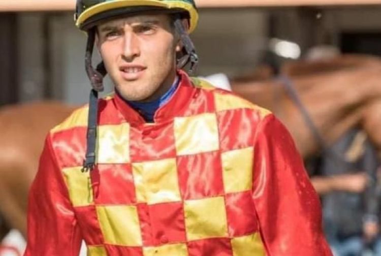 Muere un jinete italiano al caer del caballo durante una carrera