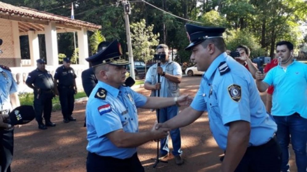 Policía entrega reconocimiento a suboficial que mató a supuesto delincuente