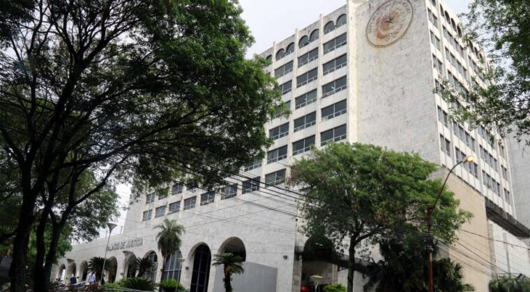 Amenaza de bomba obliga a evacuar Palacio de Justicia