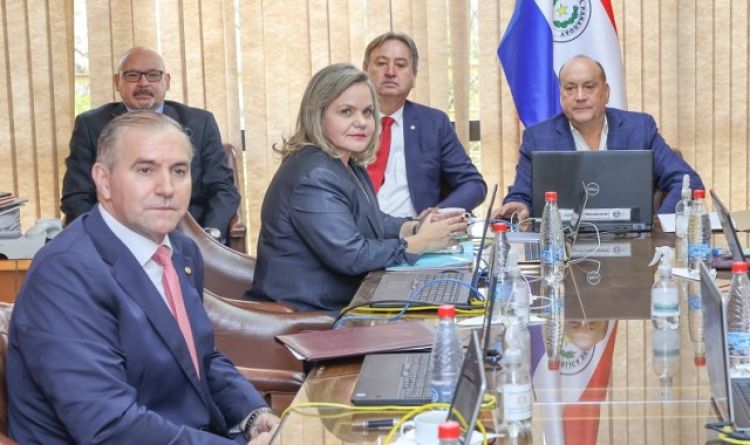 El canciller no dio detalle alguno sobre lo requerido por la mesa directiva, según senador