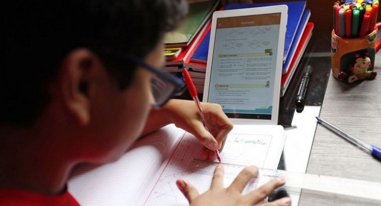 A más de 100.000 alumnos no alcanzó el sistema de educación virtual