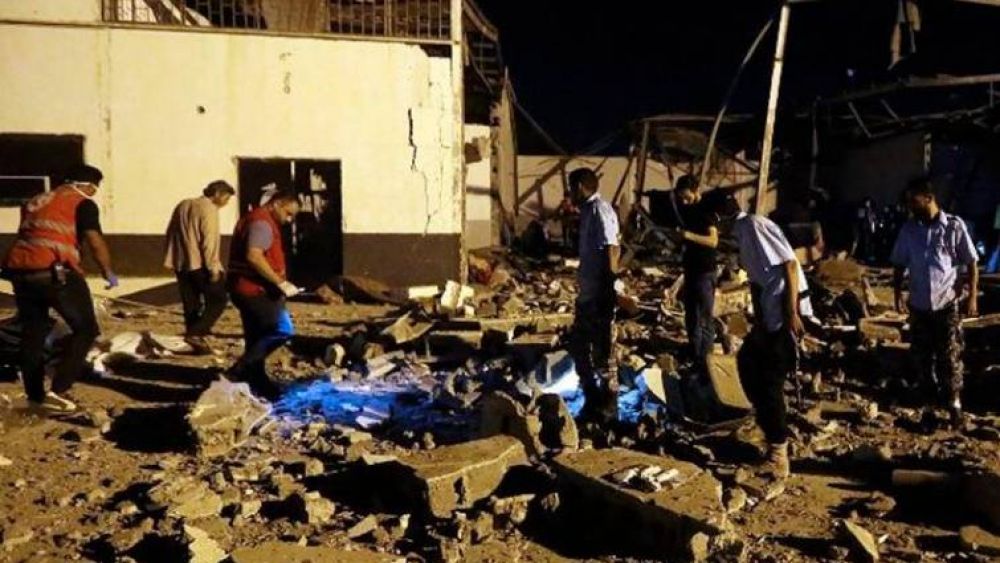 Al menos 40 muertos y 80 heridos en bombardeo a centro de detención de inmigrantes en Libia