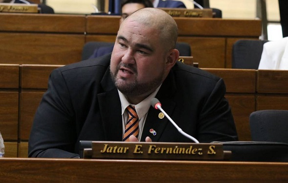 Diputado Jatar Fernández desafía a “moquete” a críticos en redes