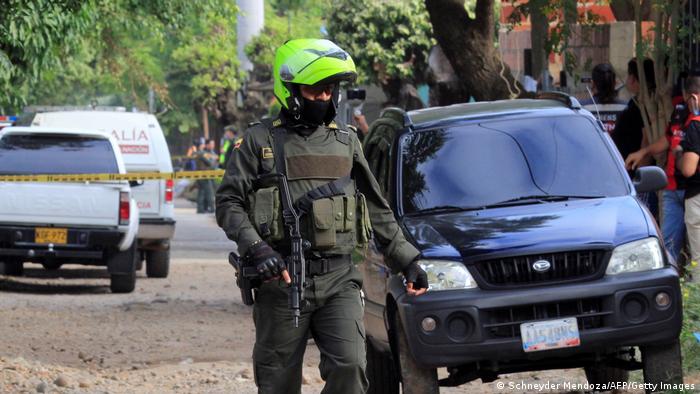 Ataque con explosivos durante protesta en Colombia deja 7 policías heridos