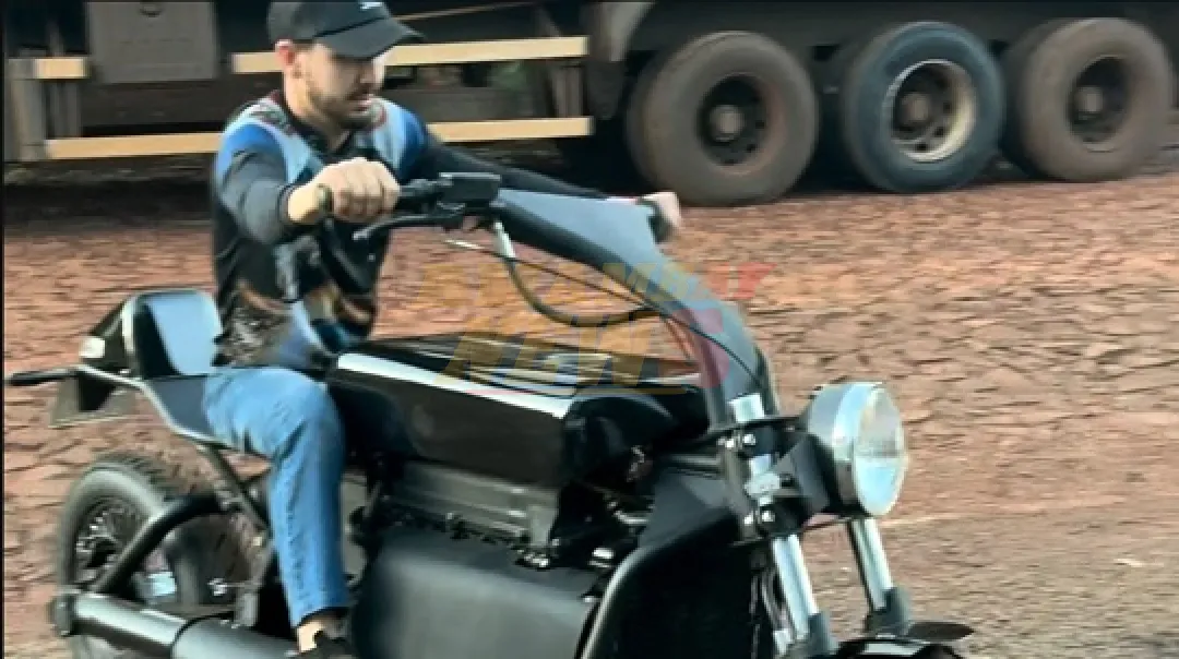 Joven convierte motor de Toyota Vitz en motocicleta