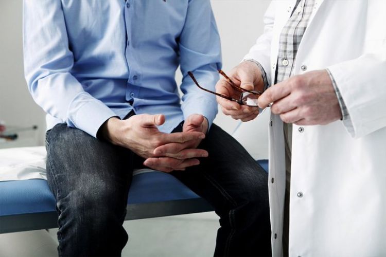 La importancia de que papá vaya al control médico