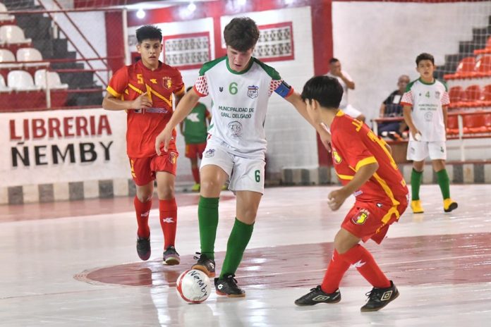 Finales C13 de futbol de salón arrancaron en Ñemby y Roque Alonso