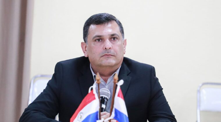 Exministro admite que recibió información de secuestrados, pero hizo caso omiso