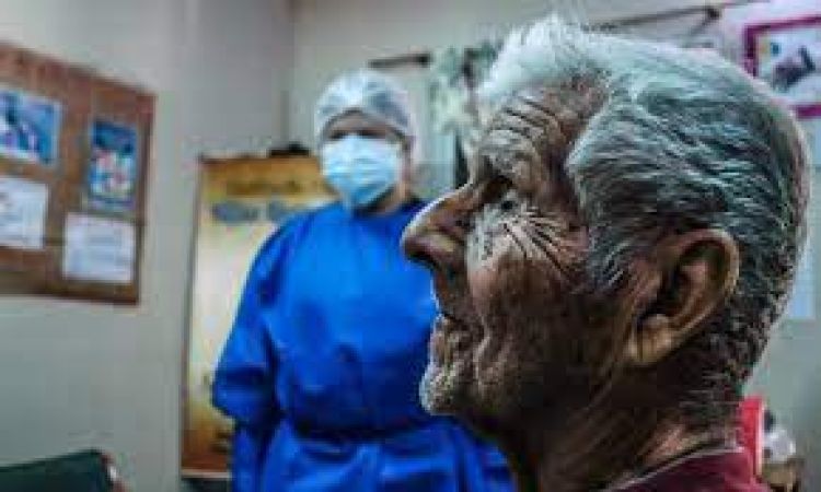 Confirman que 25.000 adultos mayores se inmunizaron desde que inició la vacunación a personas de más de 75 años