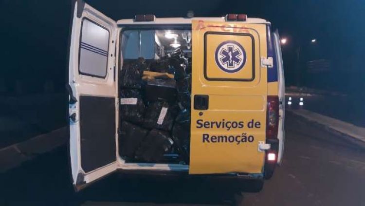 Con la sirena encendida, dúo llevaba 1,5 toneladas de marihuana en ambulancia desde Ponta Porã - Brasil