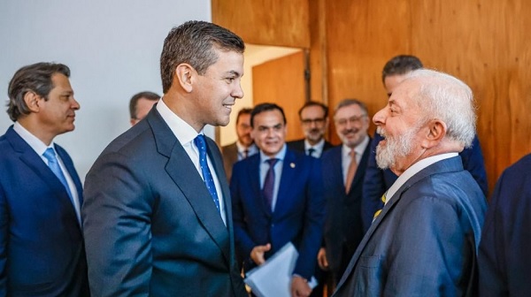 Exasesor acusa a Santi de buscar tarifa alta para favorecer a corruptos