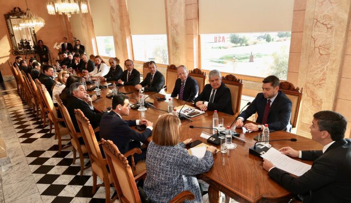 Santi pide esfuerzo coordinado a sus ministros