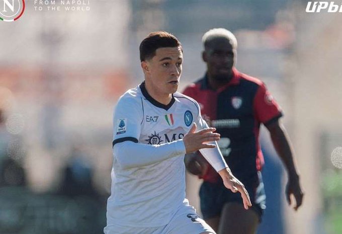 Nápoles deja escapar la victoria en el descuento contra el Cagliari