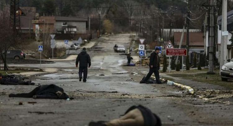 Horror en Ucrania: hallan 20 cadáveres de civiles con las manos atadas a la espalda en una calle de Bucha