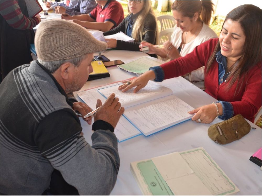 Funcionarios del Registro Civil también suspenden huelga