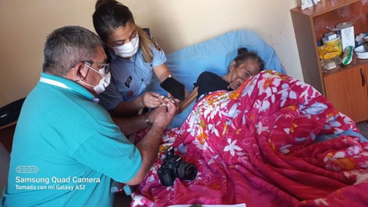 Rescatan a una anciana en total estado de abandono en Hernandarias