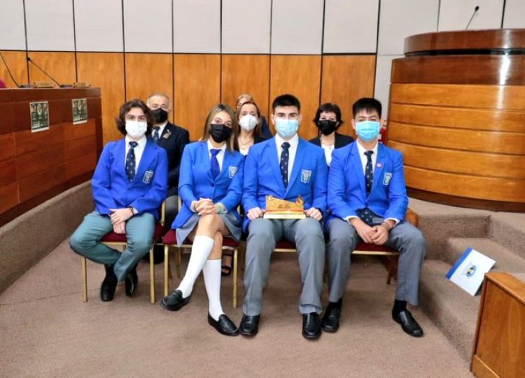 Senado homenajea a estudiantes que obtuvieron medalla de oro en Dubái