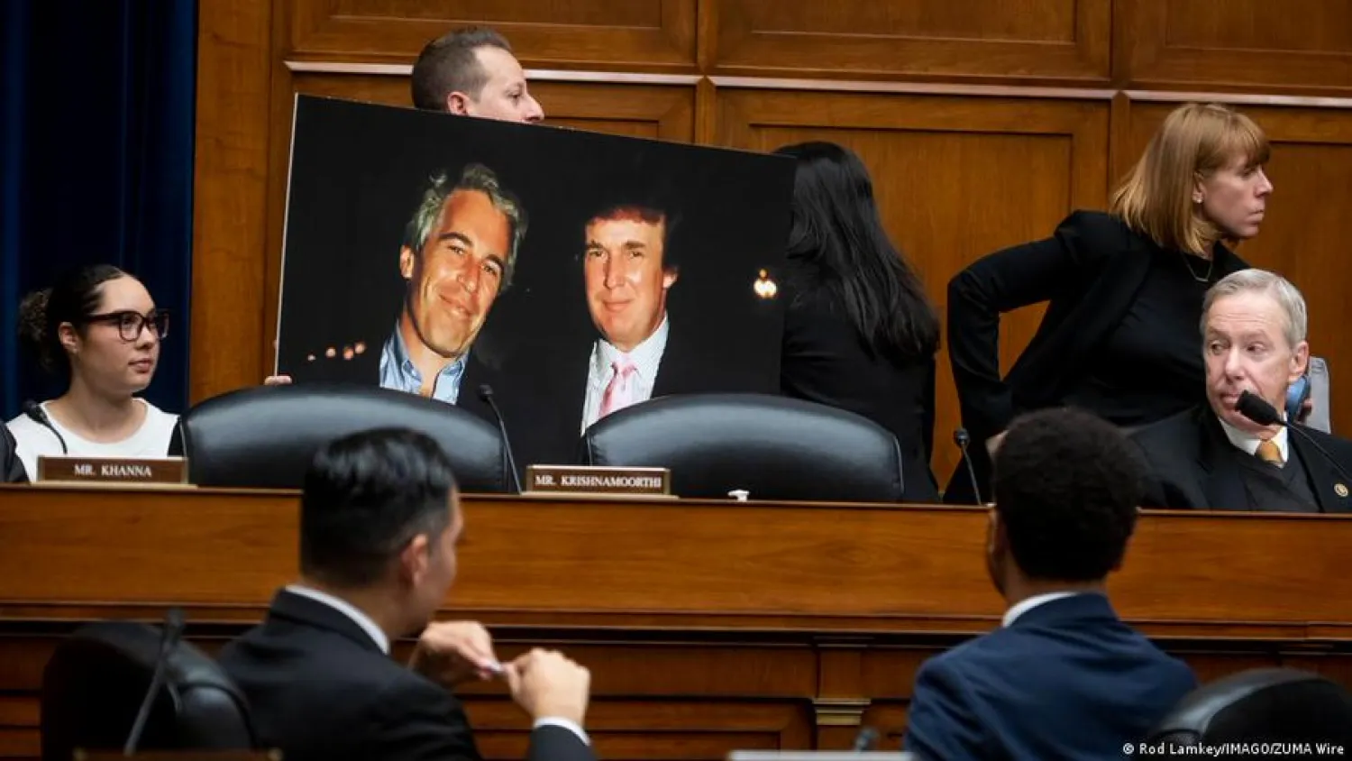 Nuevos mensajes de Epstein revelarían más vínculos con Trump