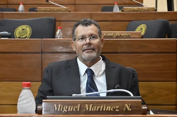 Diputado denuncia amenaza de muerte por criticar a cartista