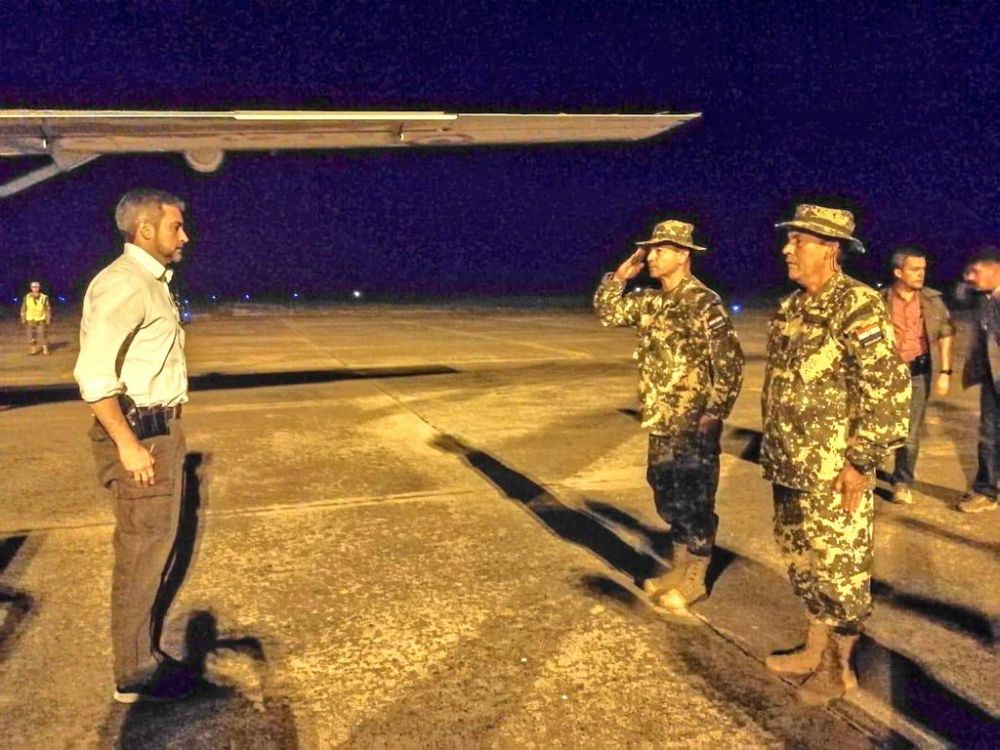 ¡A la gran pistola! Mario Abdo llegó armado a la zona del Chaco