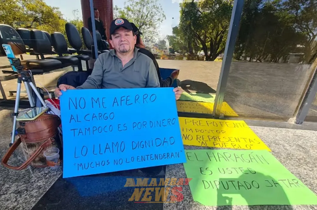 Exfuncionario reanuda protesta contra diputado Jatar Fernández