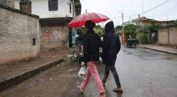 Hoy y mañana martes con lluvias, ambiente fresco a frío y ventoso