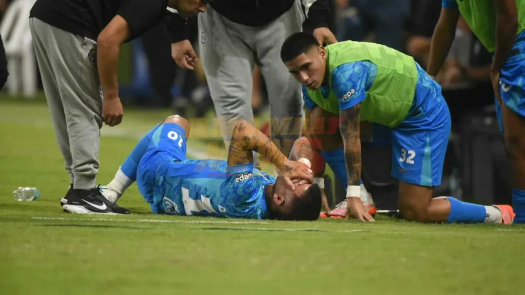 Derlis González se retira lesionado y llorando
