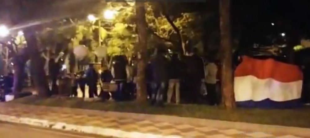 Damnificados vuelven a cerrar puente de Pilar