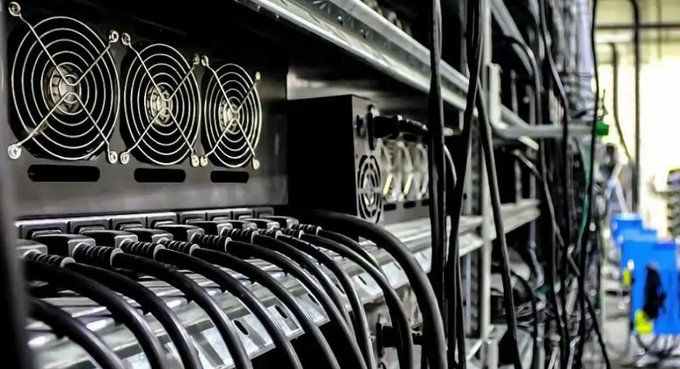 Afirman que el 80% de las criptominerías legales podrían abandonar el país por el tarifazo de la ANDE