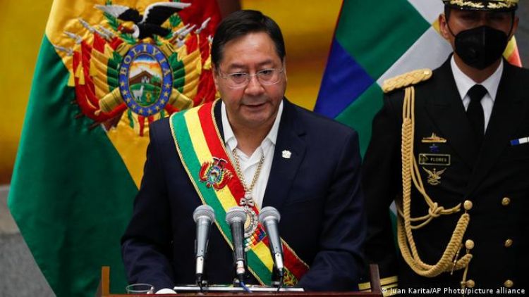 Abucheos, silbidos y empujones empañan el informe de Arce en el Parlamento