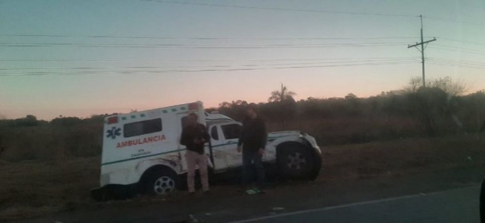 Vuelco de ambulancia deja una mujer fallecida en Cordillera