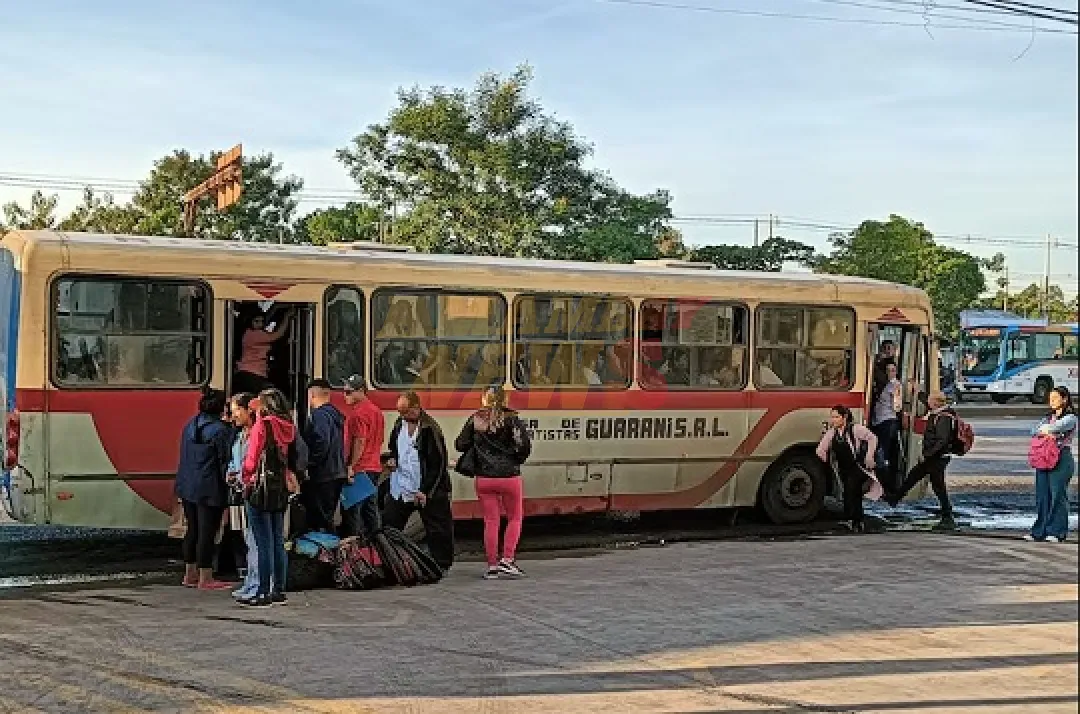 Gremios del transporte presionan al Gobierno por un aumento del 30% en el pasaje