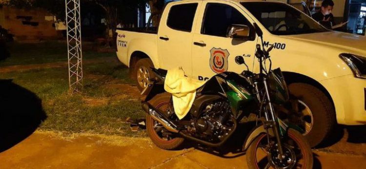 Bebé fallece al caer del brazo de uno de sus padres que iban en moto