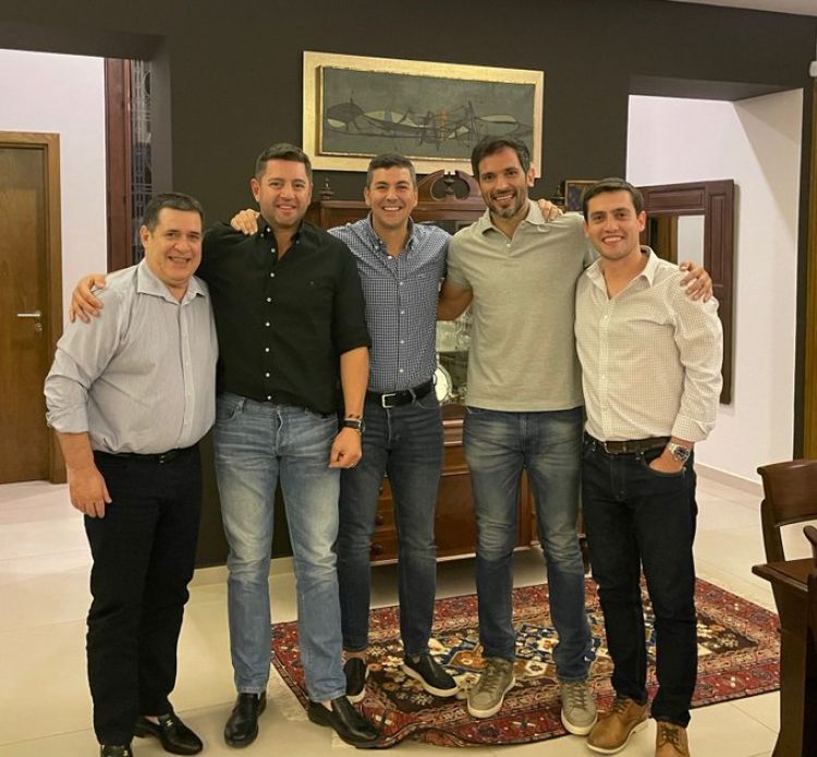Cartes fichó en su equipo a Roque Santa Cruz