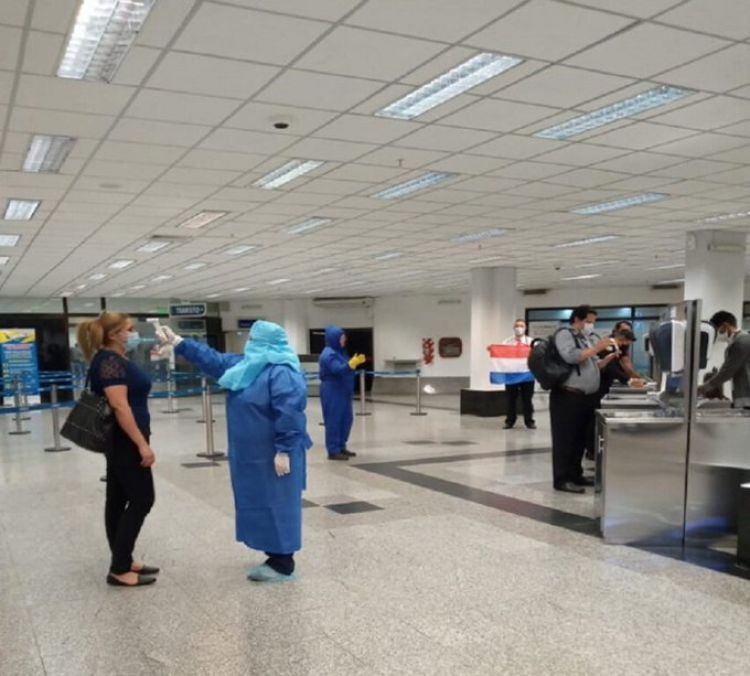 Viajeros que presenten síntomas del COVID deben guardar aislamiento, recuerda Salud