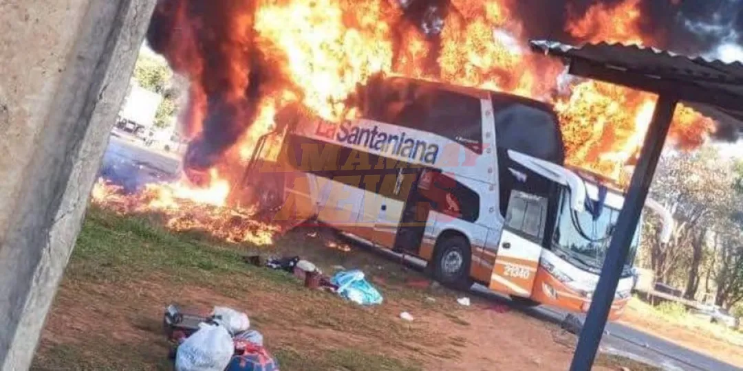 Susto en Guayaibí: bus de larga distancia ardió en llamas