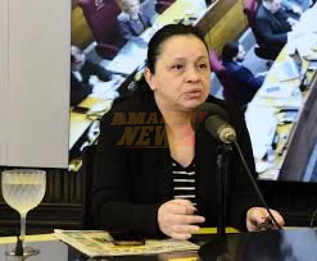 Senadora Paredes cuestiona a líderes opositores y llama a la unidad: «O nos vamos juntos o nos vamos al mazo»