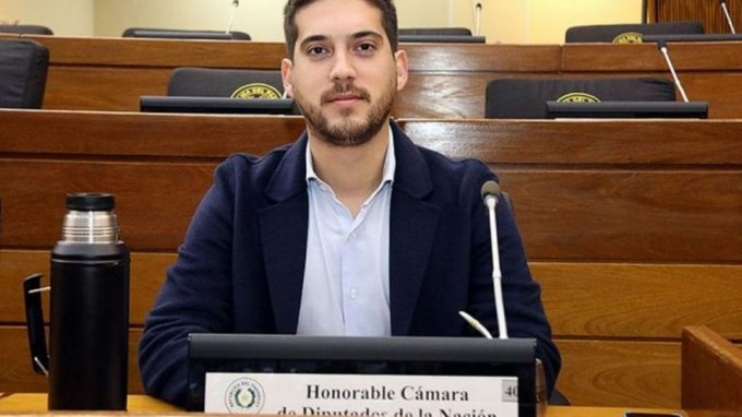 Explican que pequeña corrección resolvería cuestión de ley de nepotismo