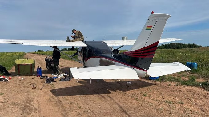Incautan en Misiones avioneta boliviana que transportaba más de 400 kilos de cocaína