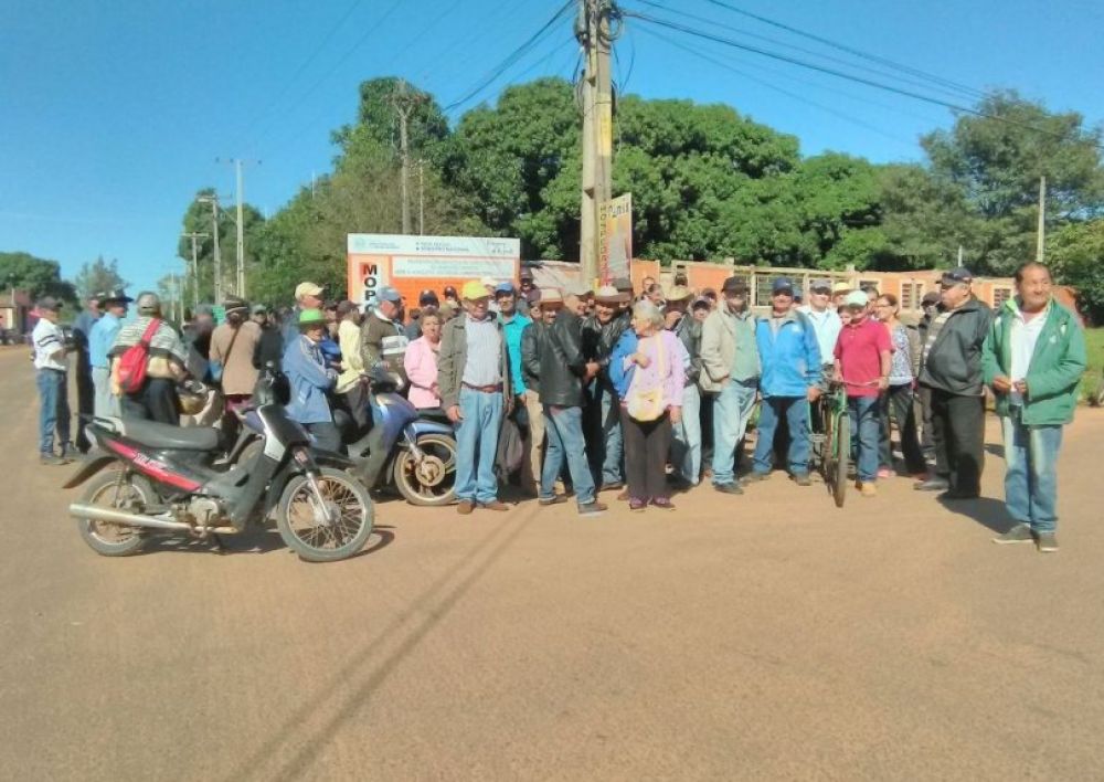 Abuelitos salen a las calles y exigen cobrar sus pensiones en Horqueta