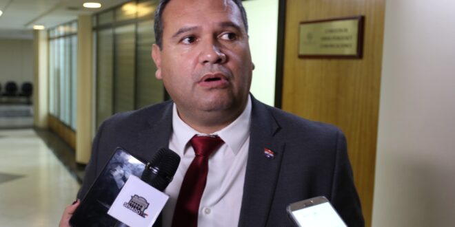 Expresidente dejó al país en situación de emergencia presupuestaria, según senador