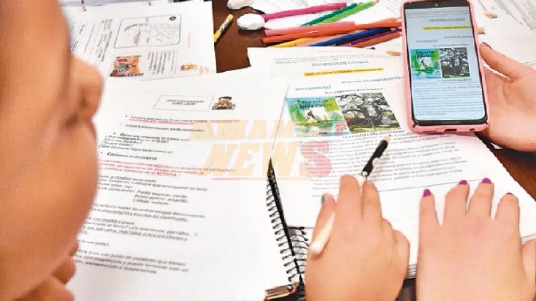 Estudiantes secundarios defienden el uso de celular en el aula