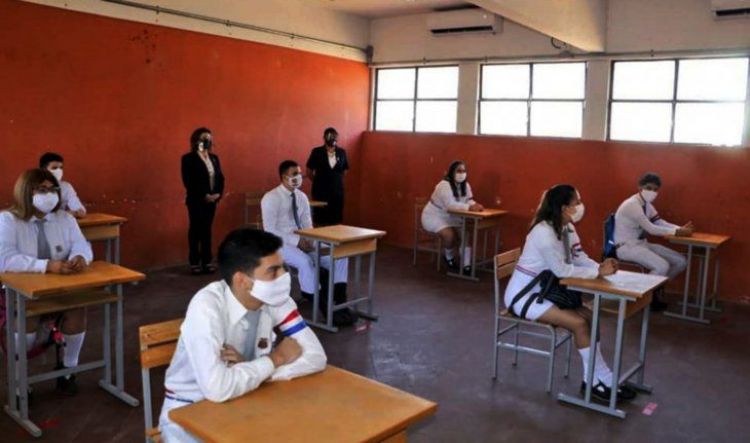 Presentan a docentes y padres protocolo para retorno a clases semi-presenciales