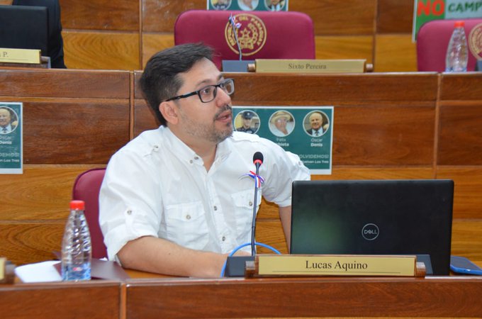 Senador Aquino reivindica la «alternancia» como salida a crítica situación del país