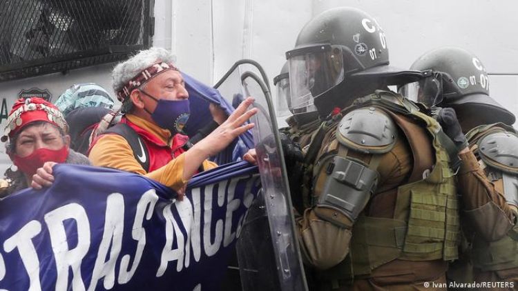 Manifestación mapuche en Santiago de Chile termina con disturbios