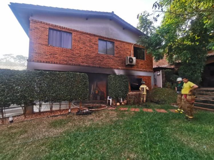 Controlan principio de incendio en propiedad del senador Blas Llano
